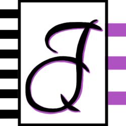 Logo JQ in Schwarz/lila in einem Kasten mit schwarzen und lila Strichen an den Seiten